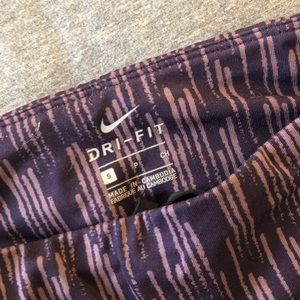 NIKE cropped athletic leggings